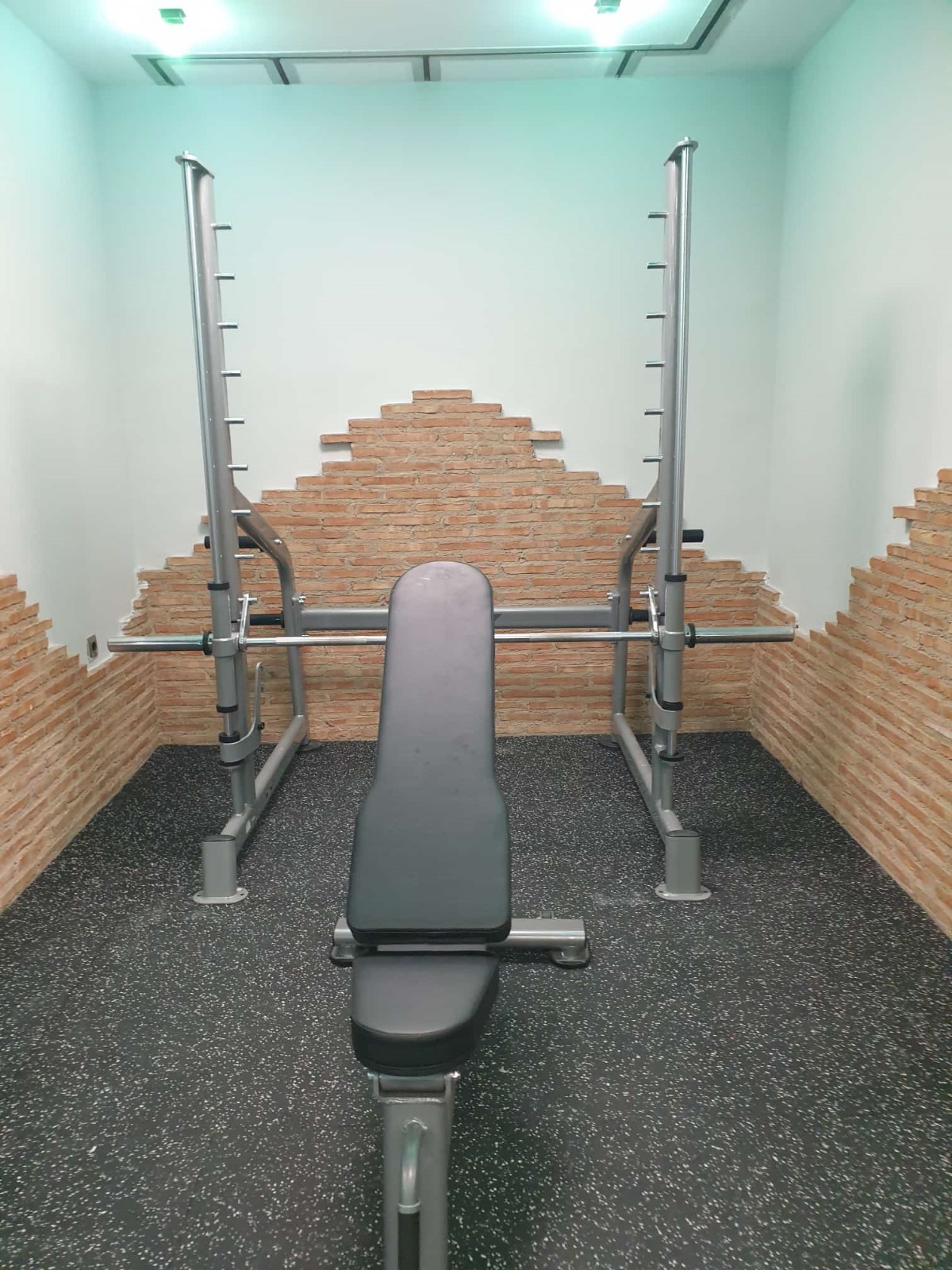MULTIPOWER BH / BANCO REGULABLE/ 4MTS DE SUELO DE CAUCHO